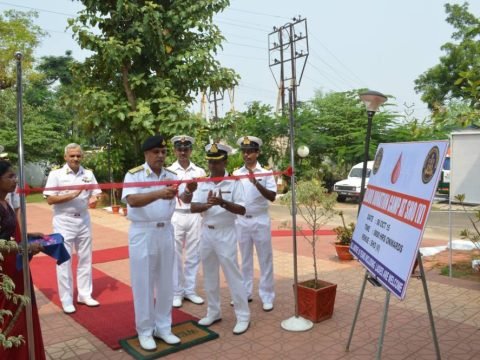 Blood Donation Camp on Navy Day 2015 (01)
